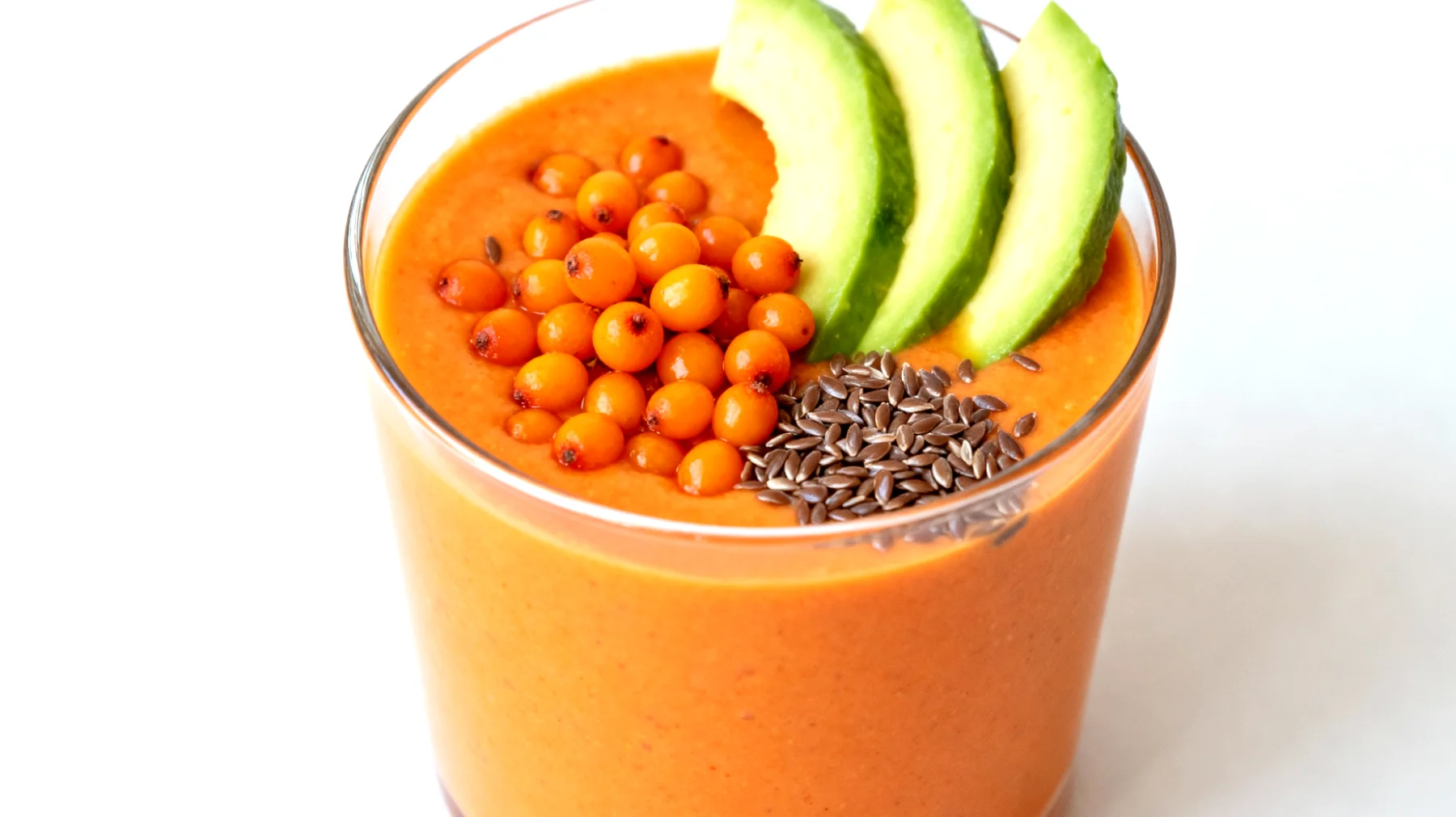 Sanddornbeeren-Smoothie mit Leinsamen und Avocado"