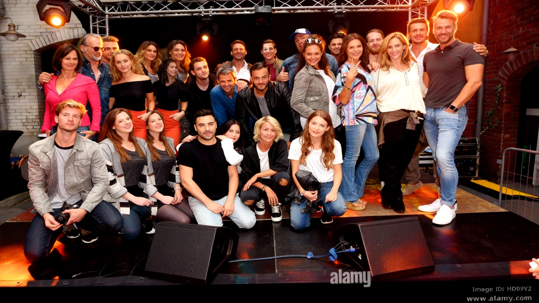 Unter uns2025-12-06T05:34:15.028Z"