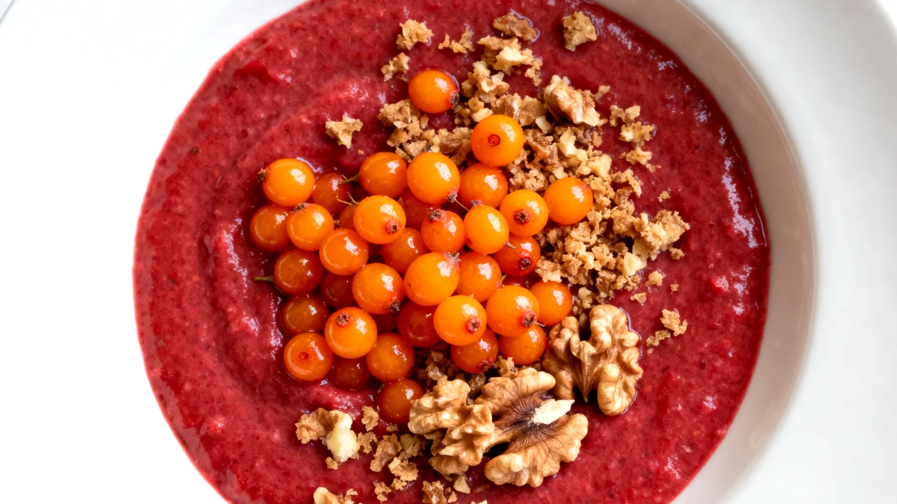 Hagebuttenmus mit Sanddornbeeren und Walnüssen"